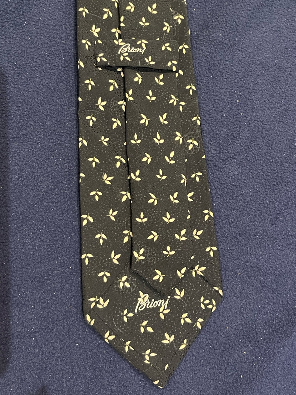 Brioni Black Tie with Gold Leaf Motif - Picture 2 of 5